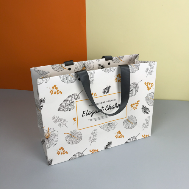 Paper shopping bags Paper shopping bags