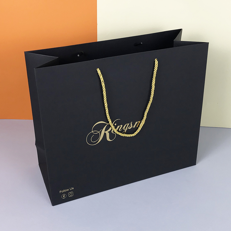 Lipack Wholesale Luxury Matt Laminated Black Shopping Paper Bag Gold Foil Logo Cardboard Paper Gift Bags